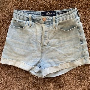 Hollister Ultra High-Rise Mom Shorts